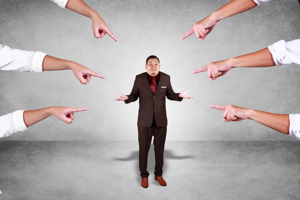 "저사람들 불륜이야" 블라인드에 동료 험담 한 직원 구속 로톡